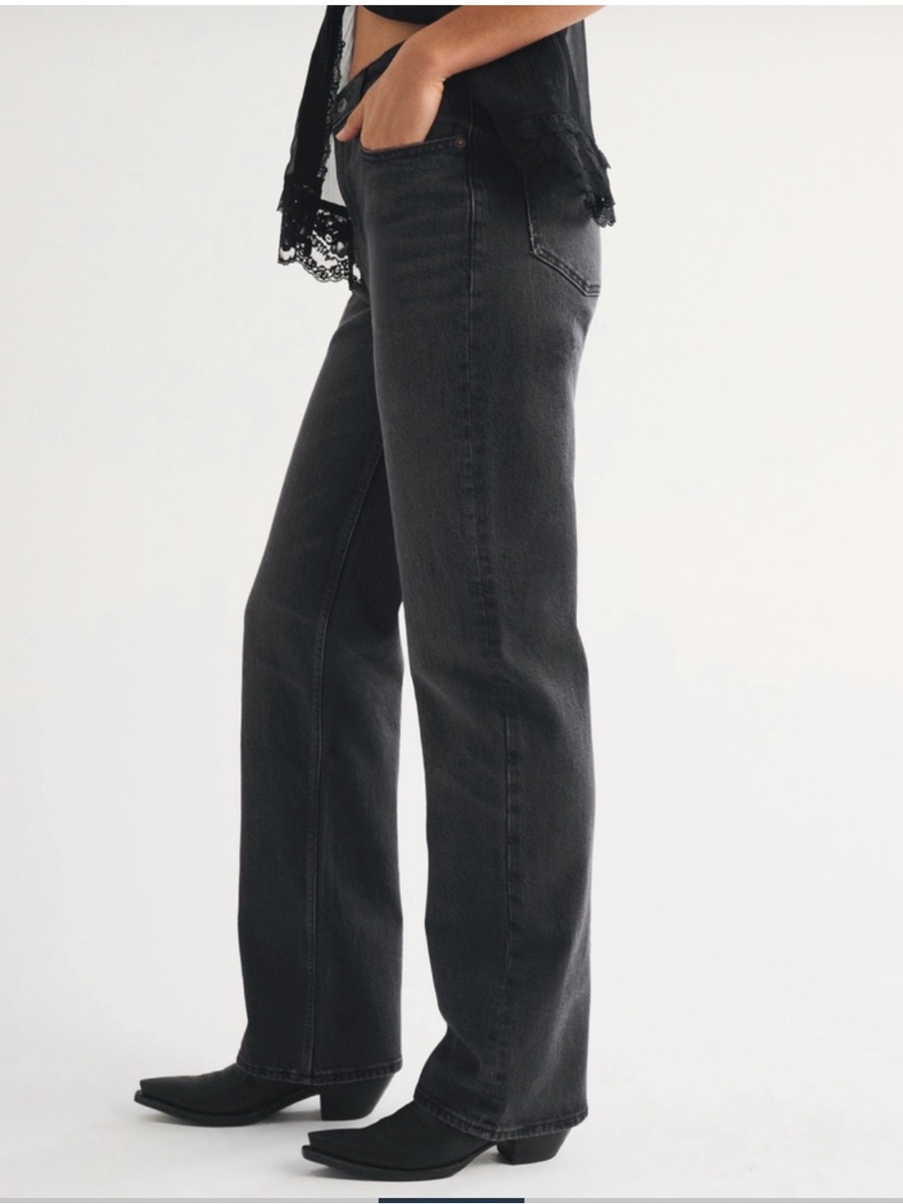 Abercrombie & Fitch Curve Love Women's High-Rise Relaxed Jean in Washed Black